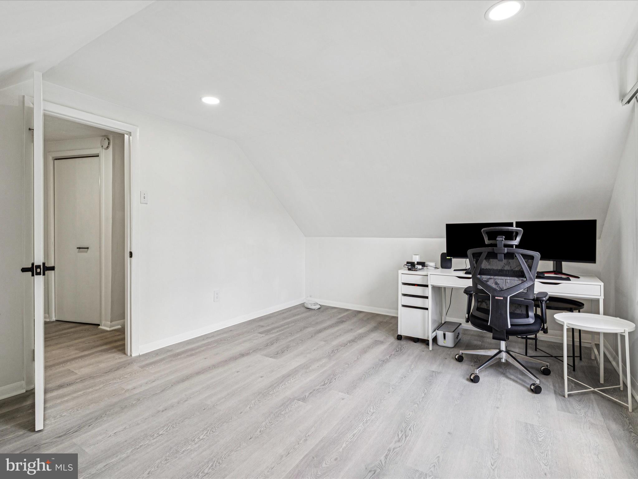 4 CALVIN COURT
