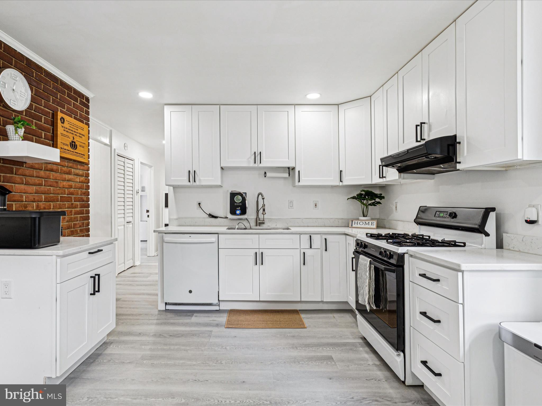 4 CALVIN COURT