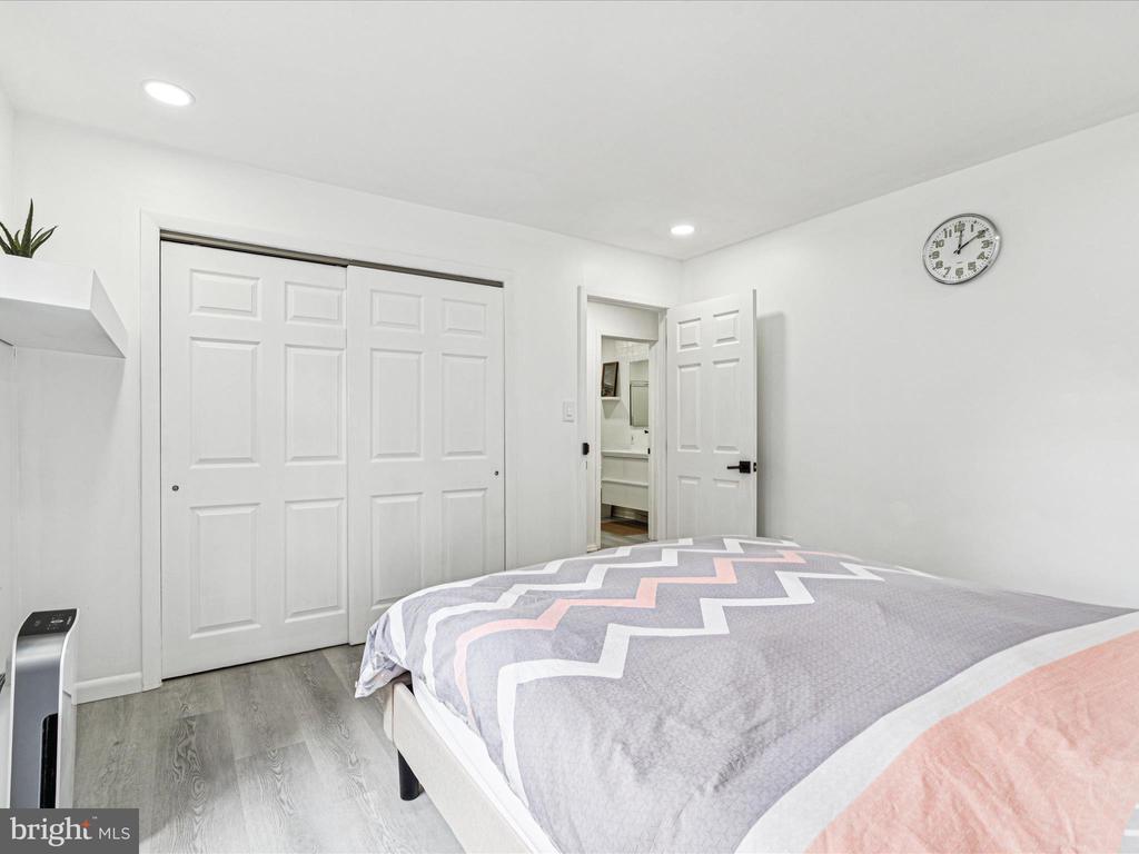 4 CALVIN COURT