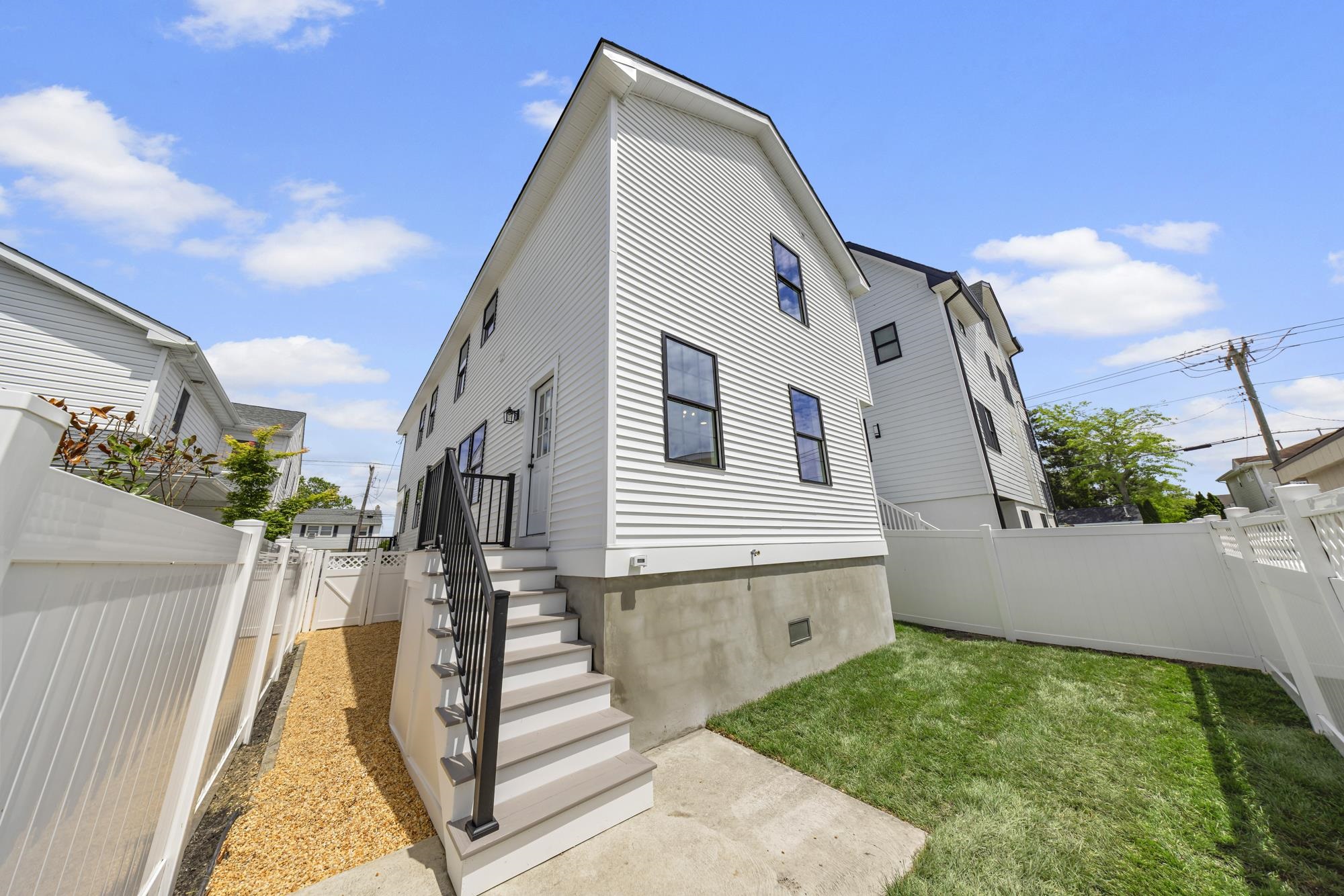 202 N Fredericksburg Avenue
