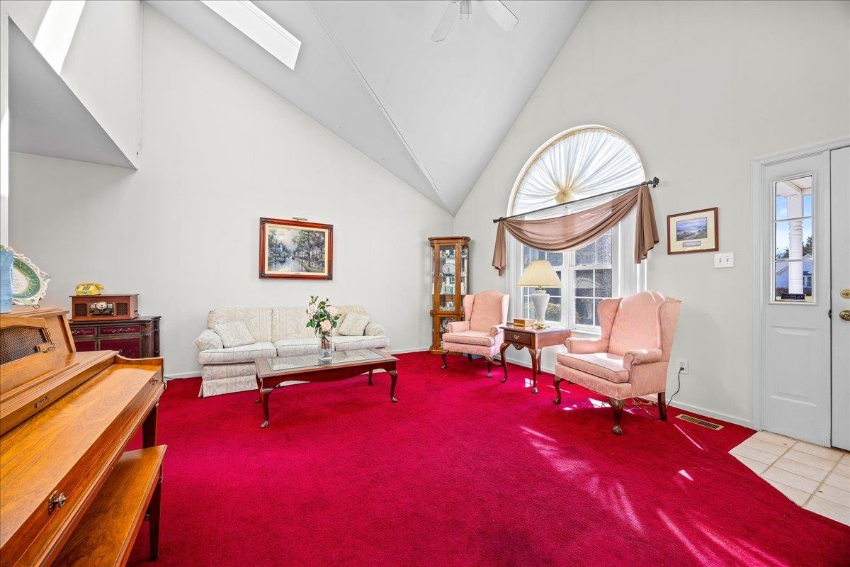 8 Meadows Edge Drive