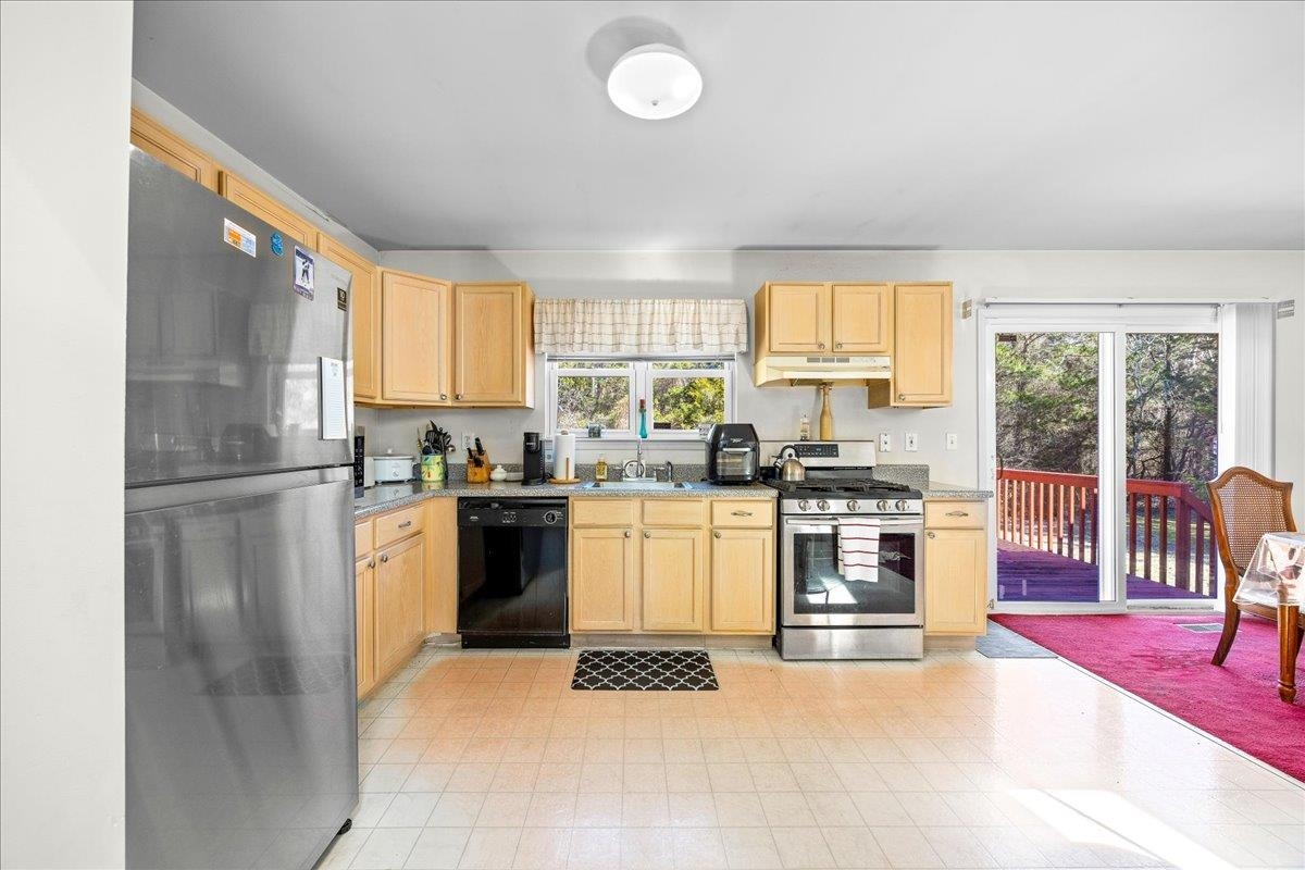 8 Meadows Edge Drive