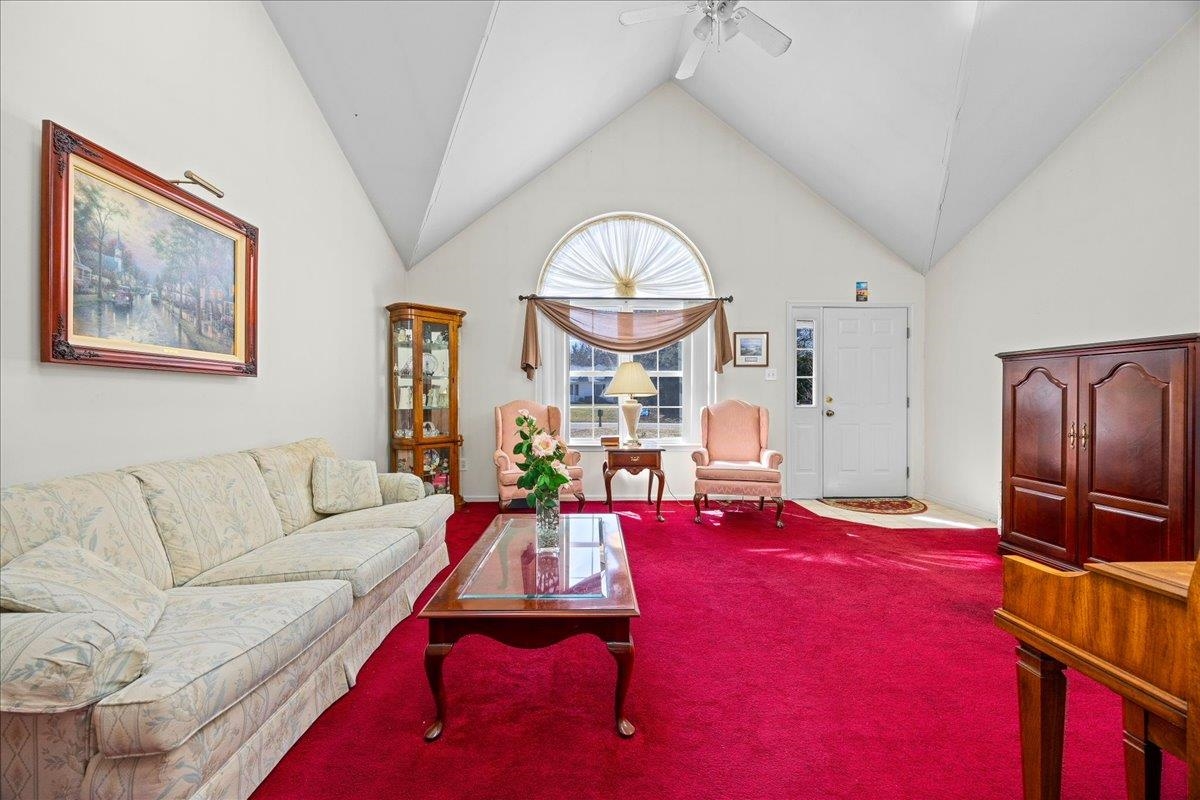 8 Meadows Edge Drive