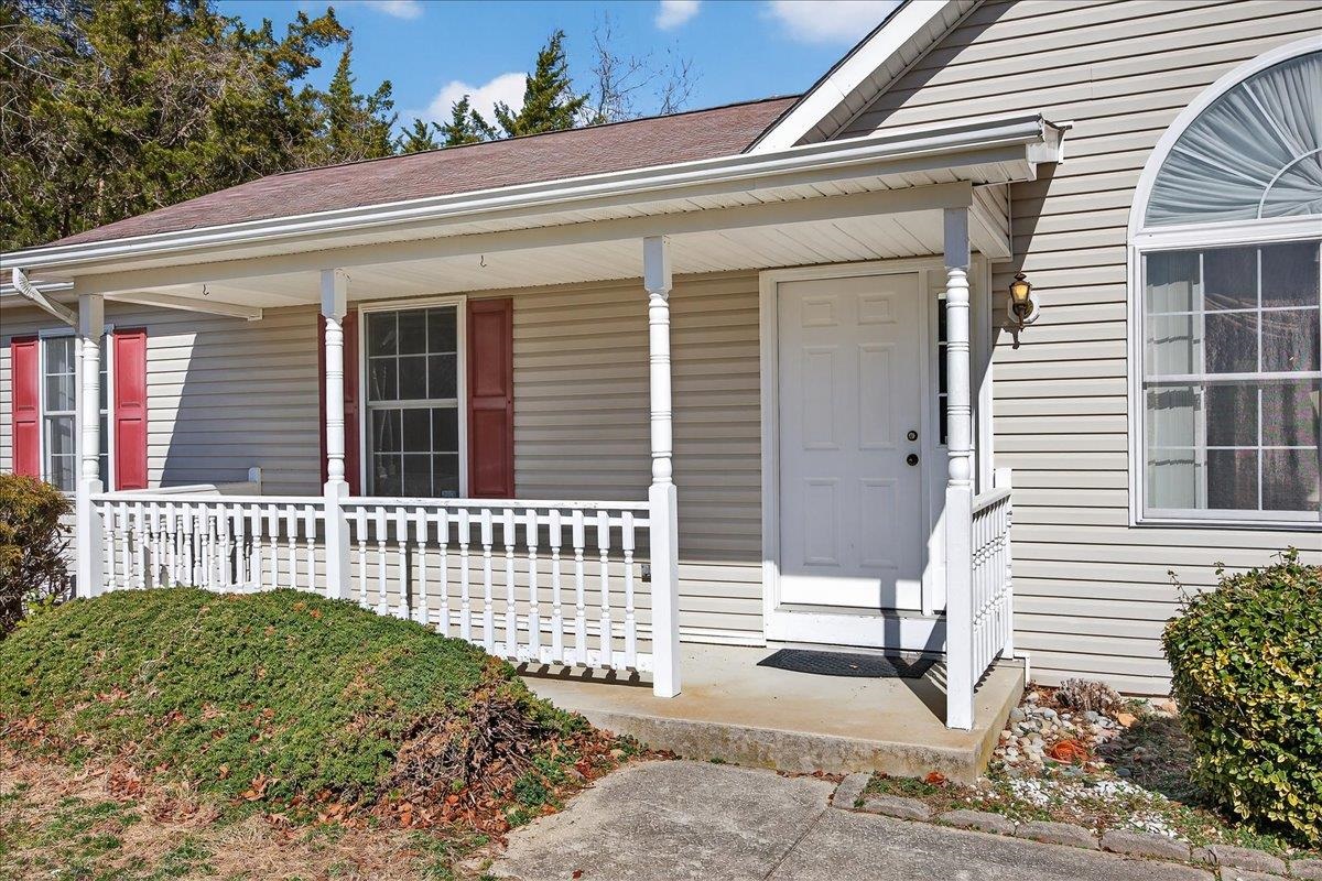 8 Meadows Edge Drive