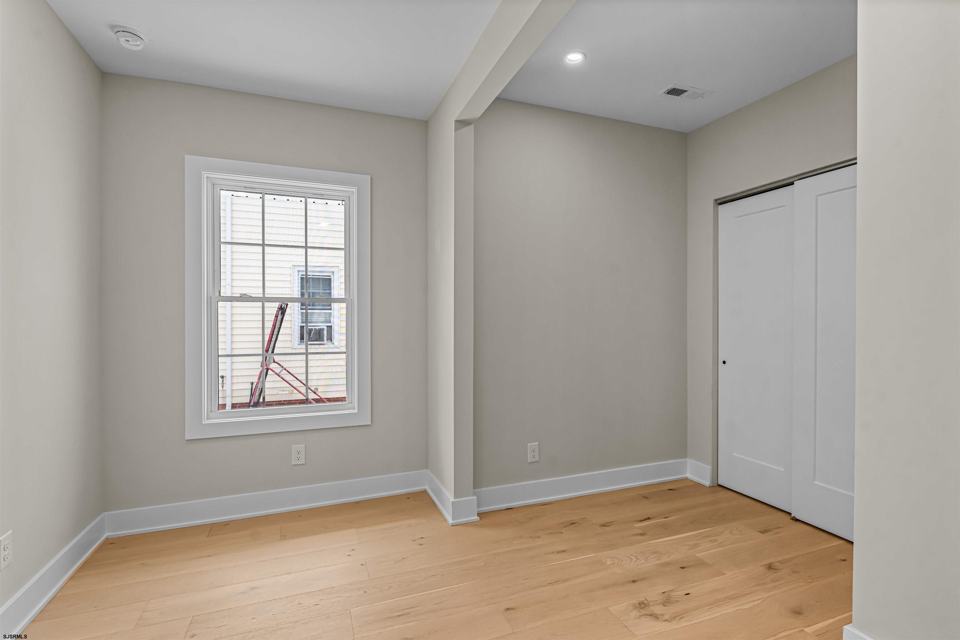 18 N Fredericksburg Ave