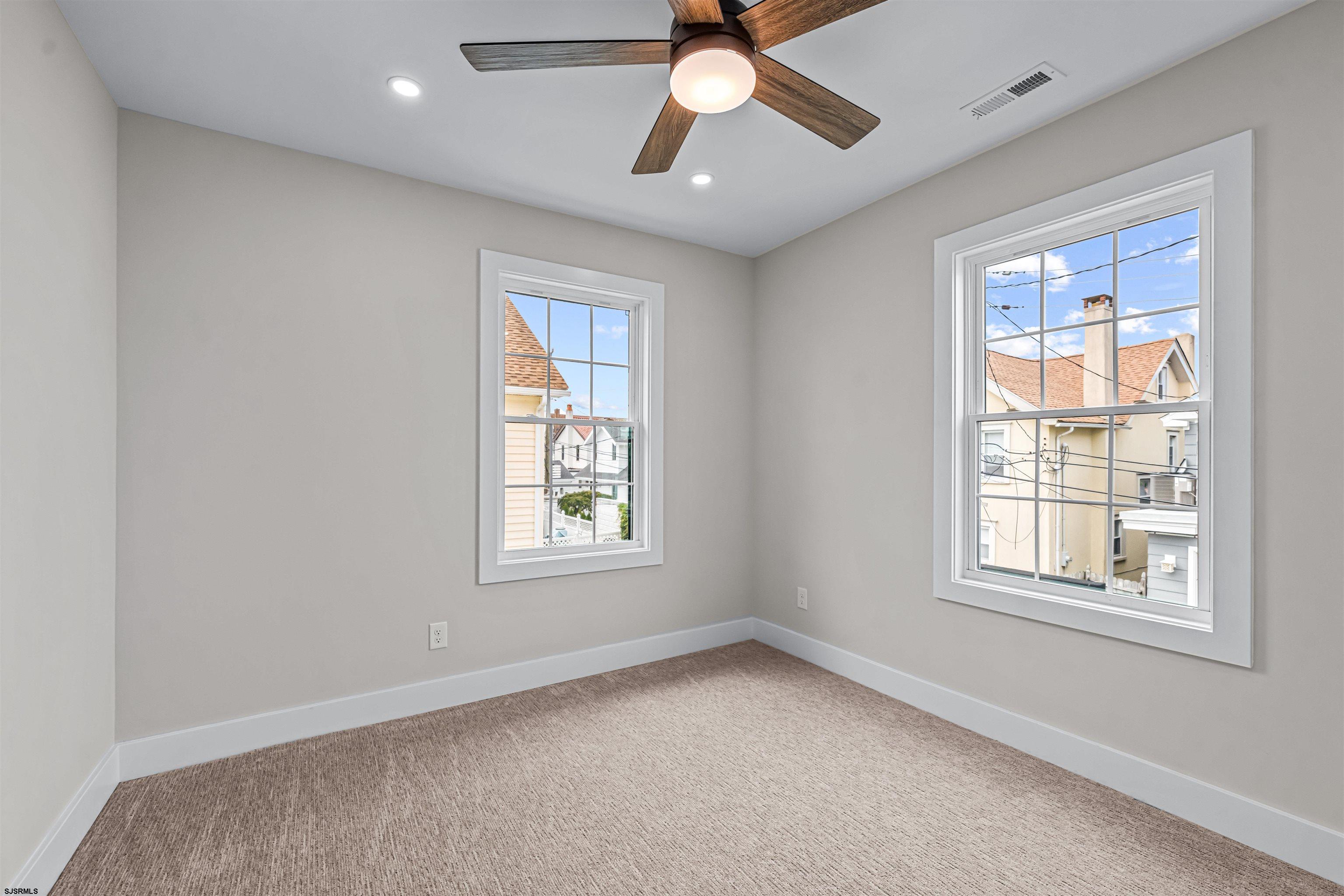 18 N Fredericksburg Ave