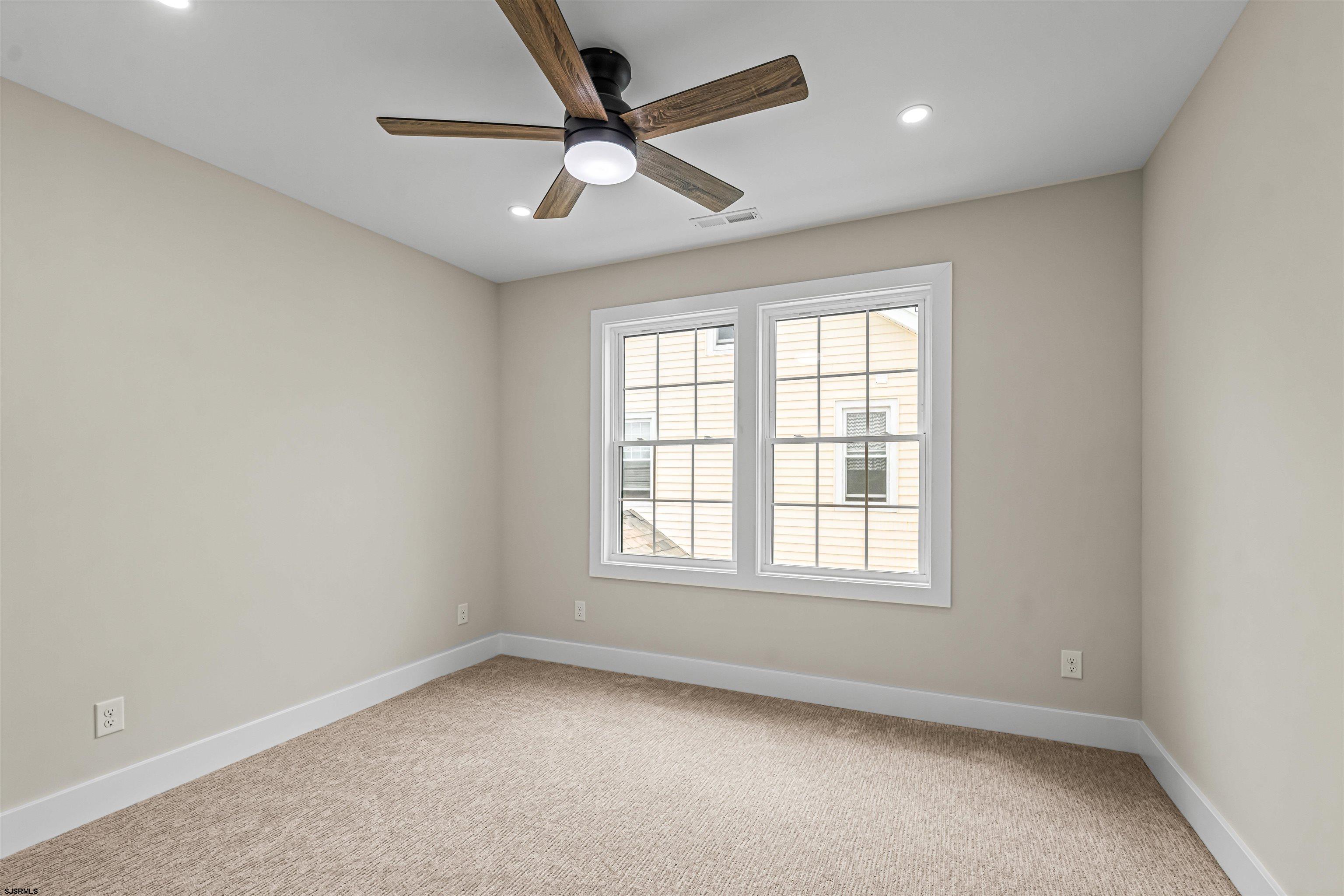 18 N Fredericksburg Ave