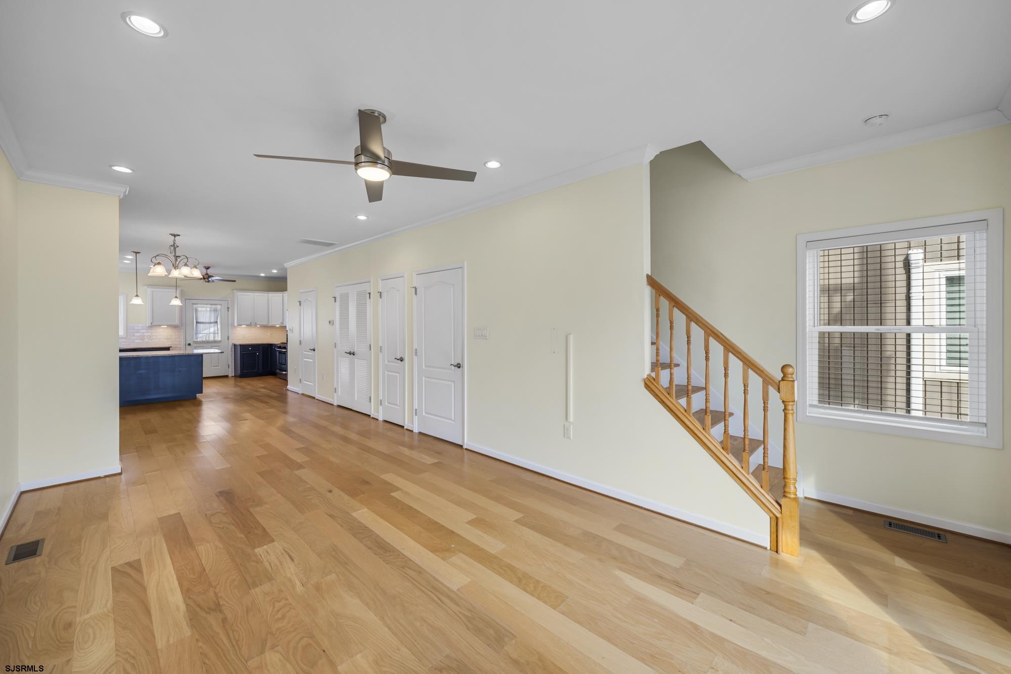 6313 Monmouth Ave