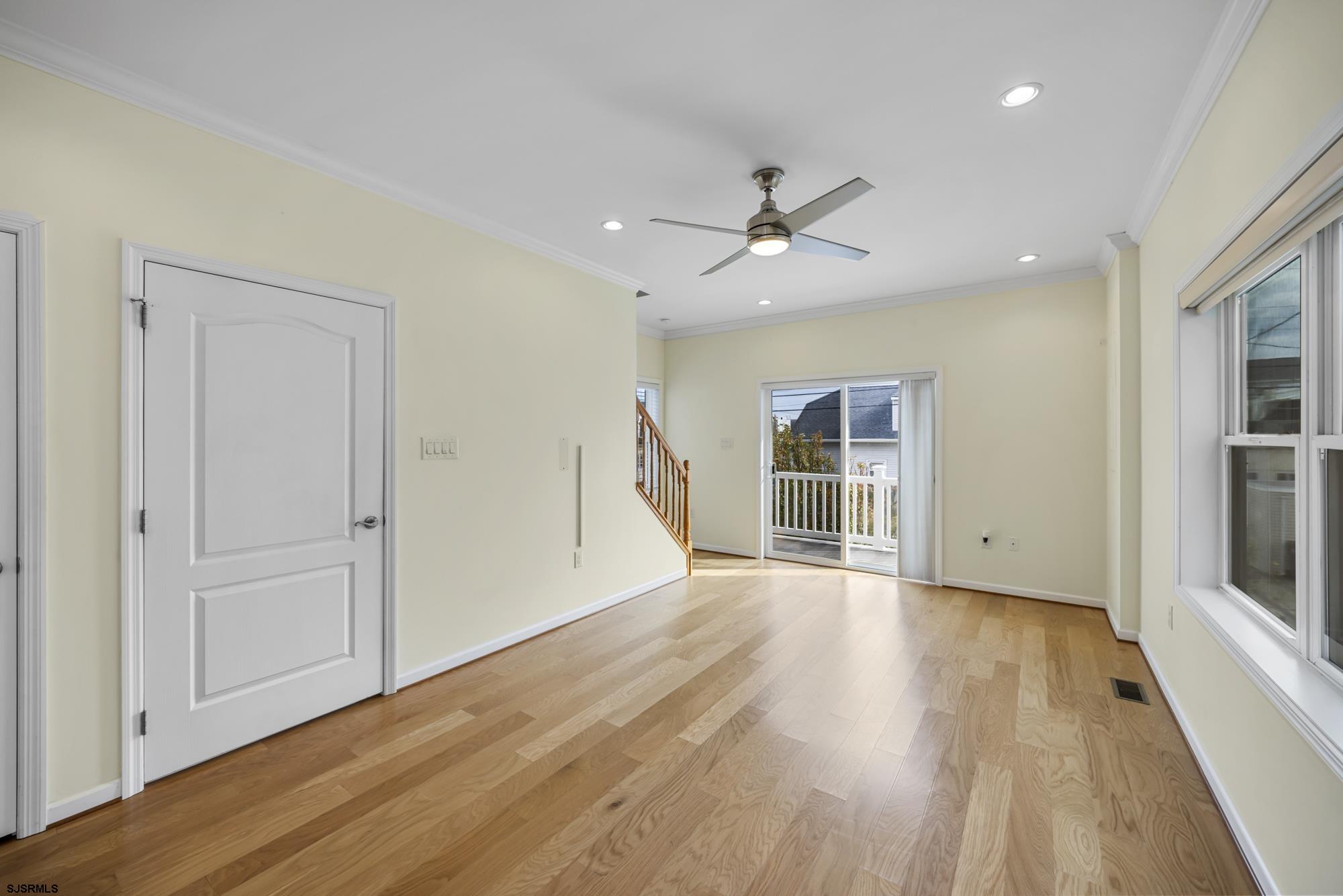 6313 Monmouth Ave