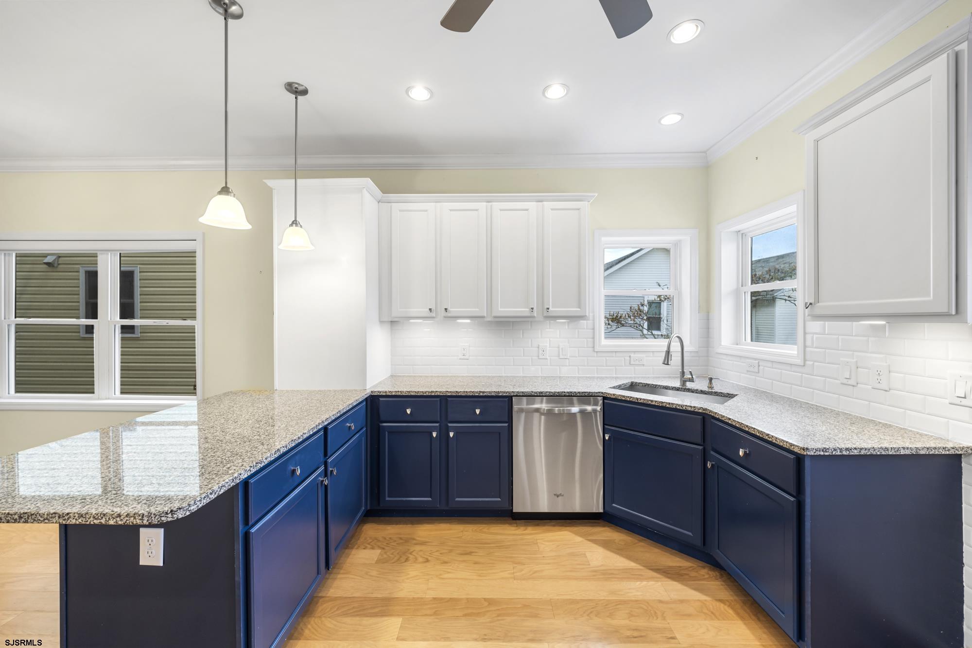 6313 Monmouth Ave