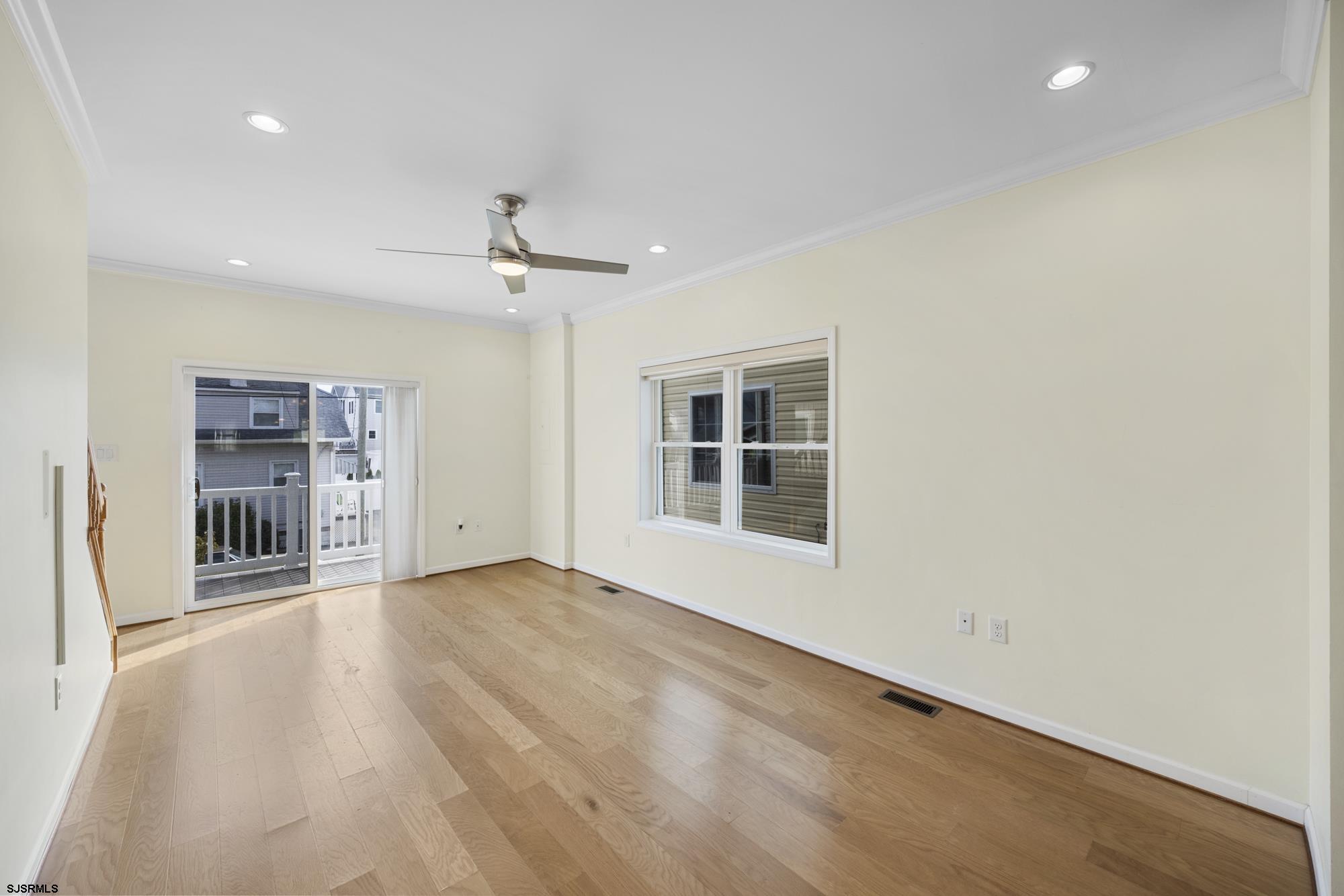 6313 Monmouth Ave