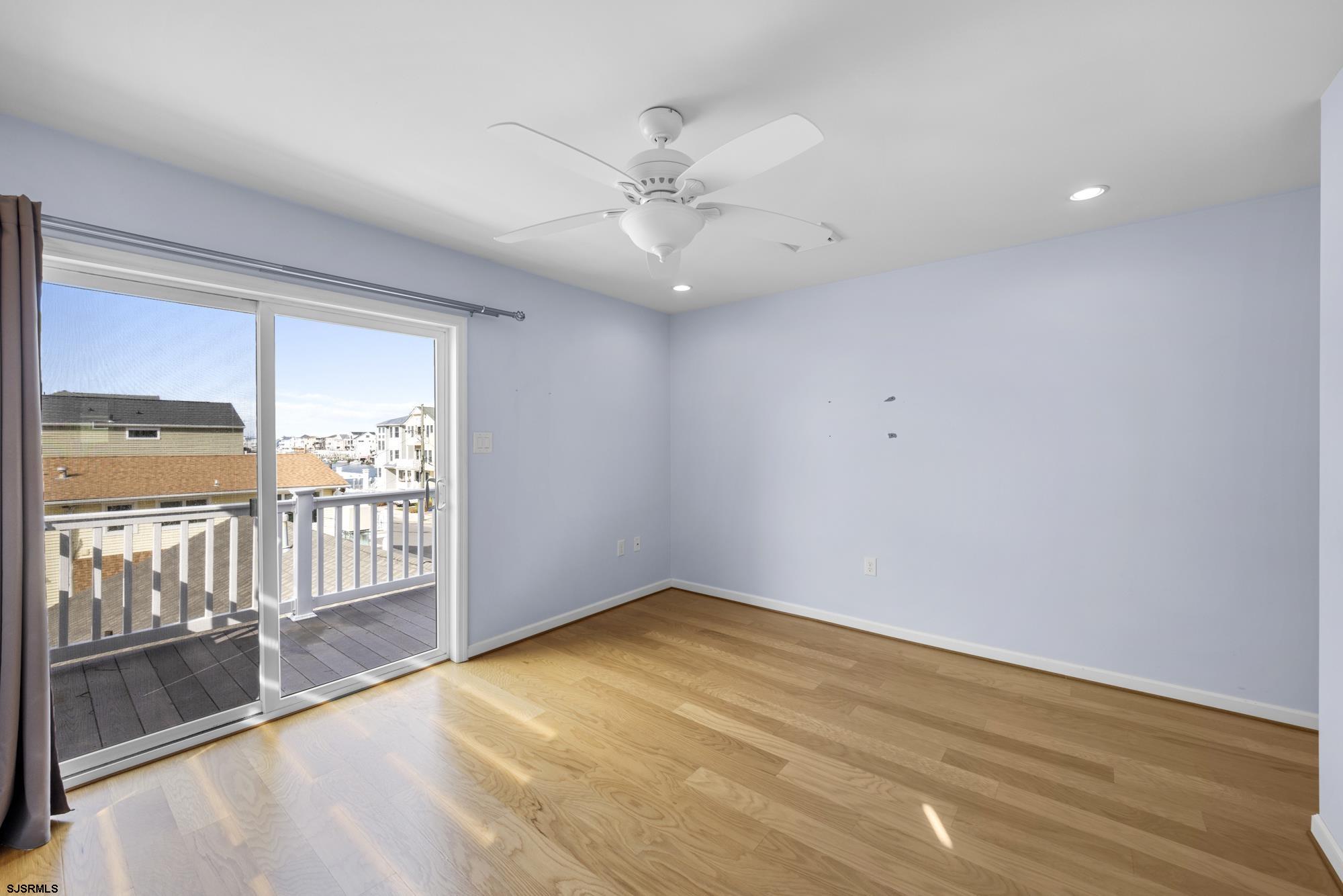 6313 Monmouth Ave