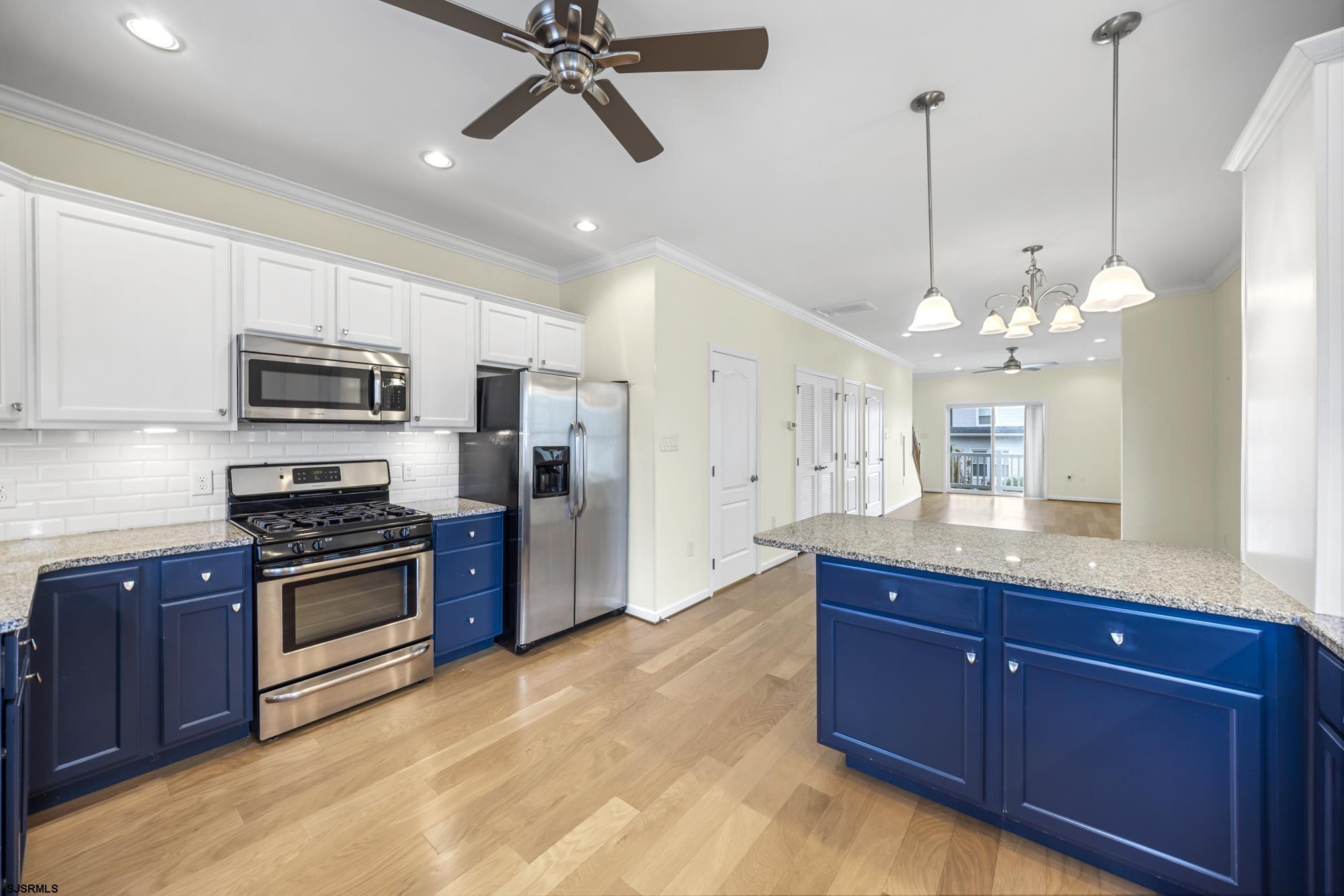 6313 Monmouth Ave