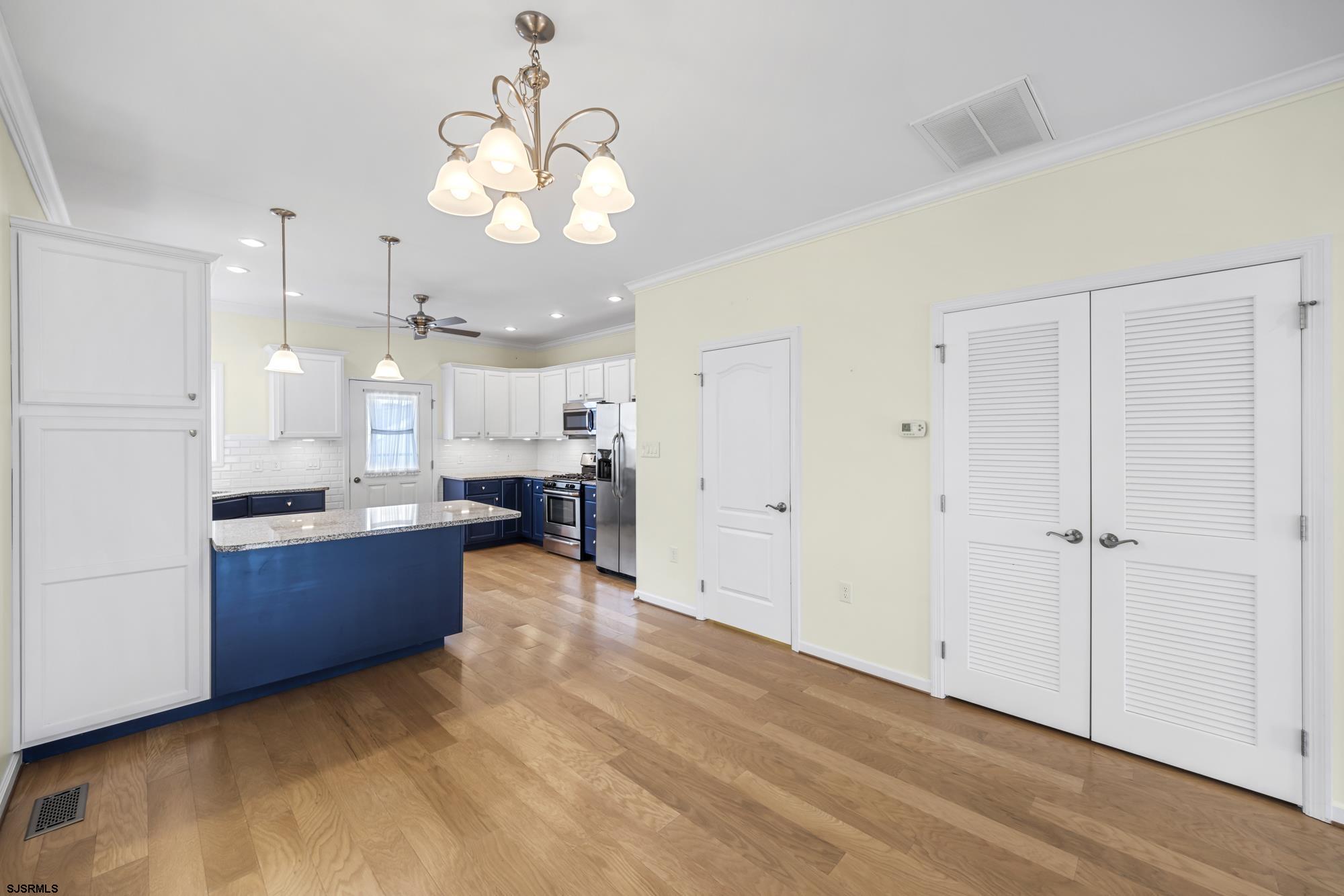 6313 Monmouth Ave