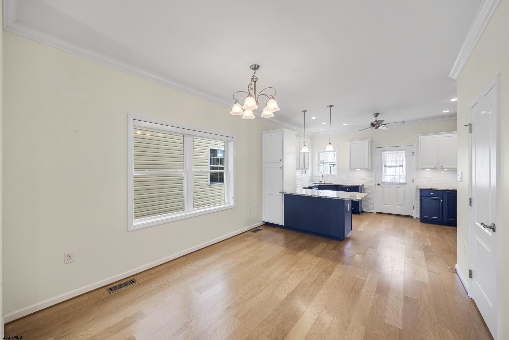 6313 Monmouth Ave