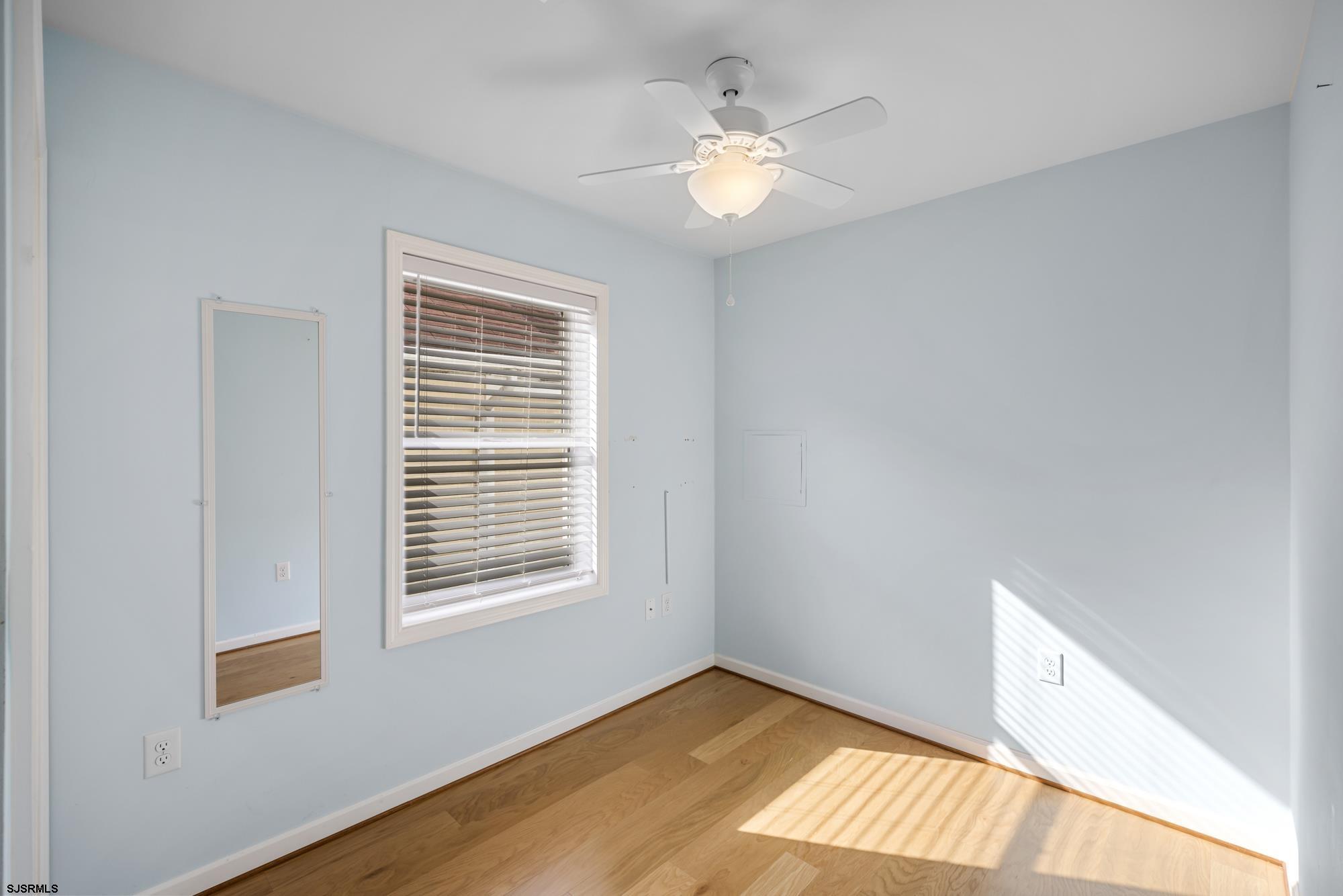 6313 Monmouth Ave