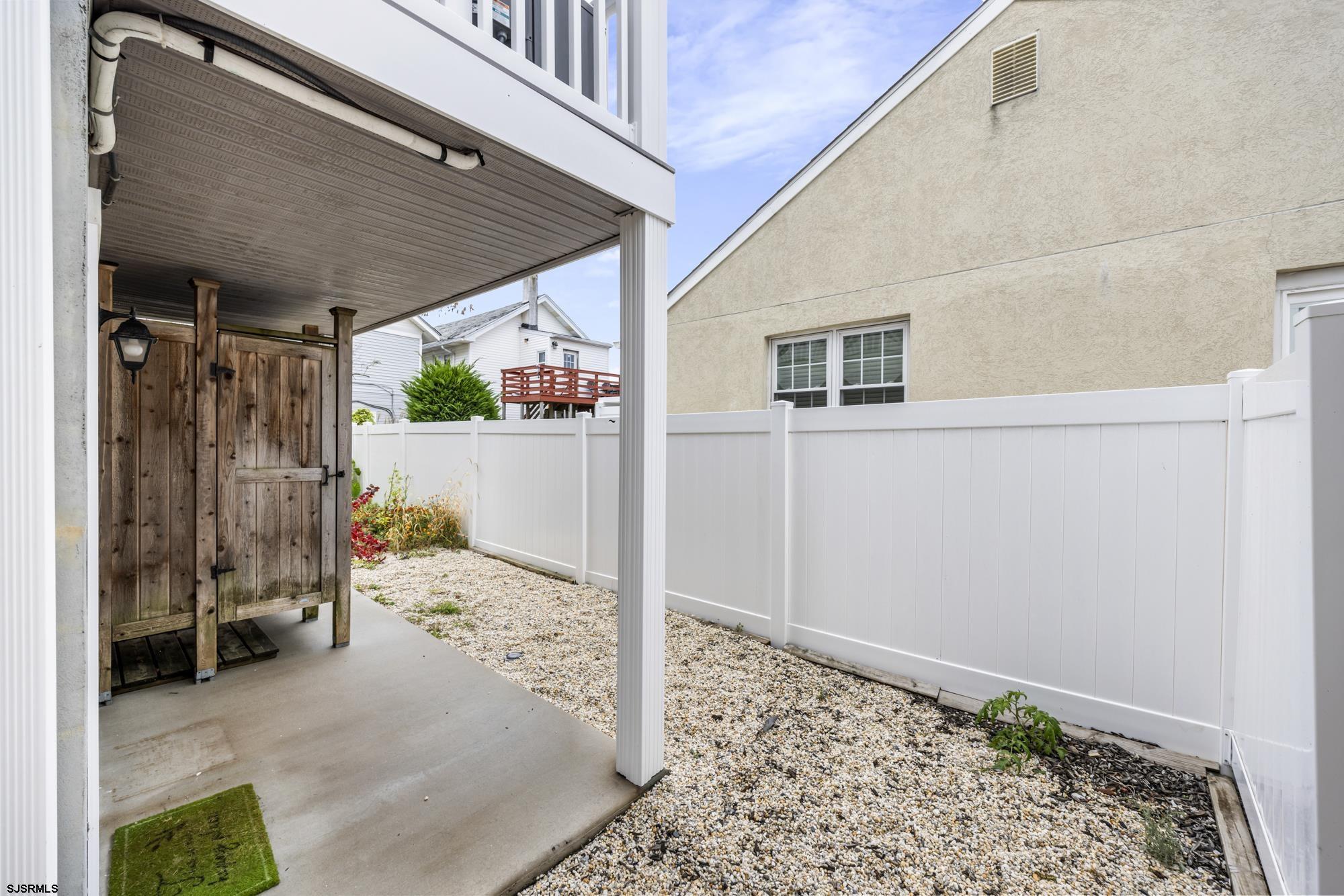 6313 Monmouth Ave