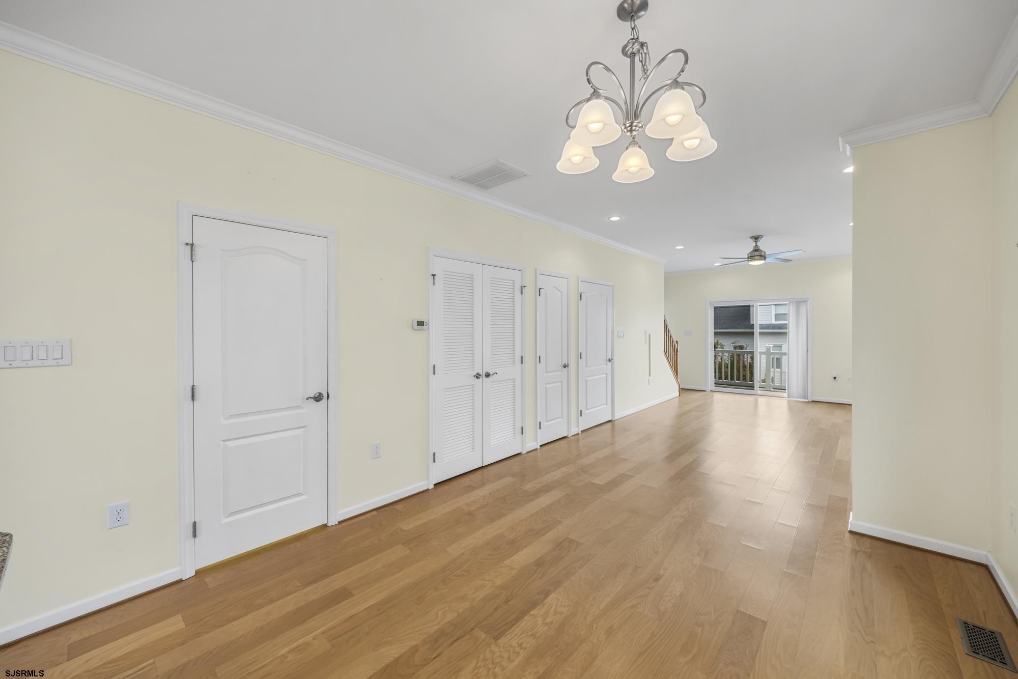 6313 Monmouth Ave