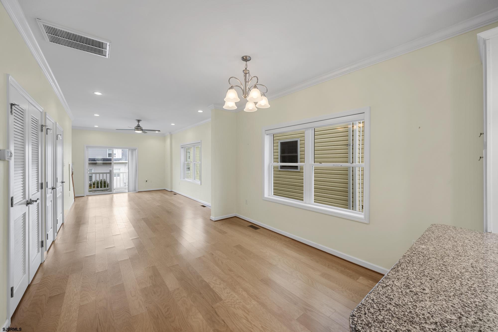 6313 Monmouth Ave