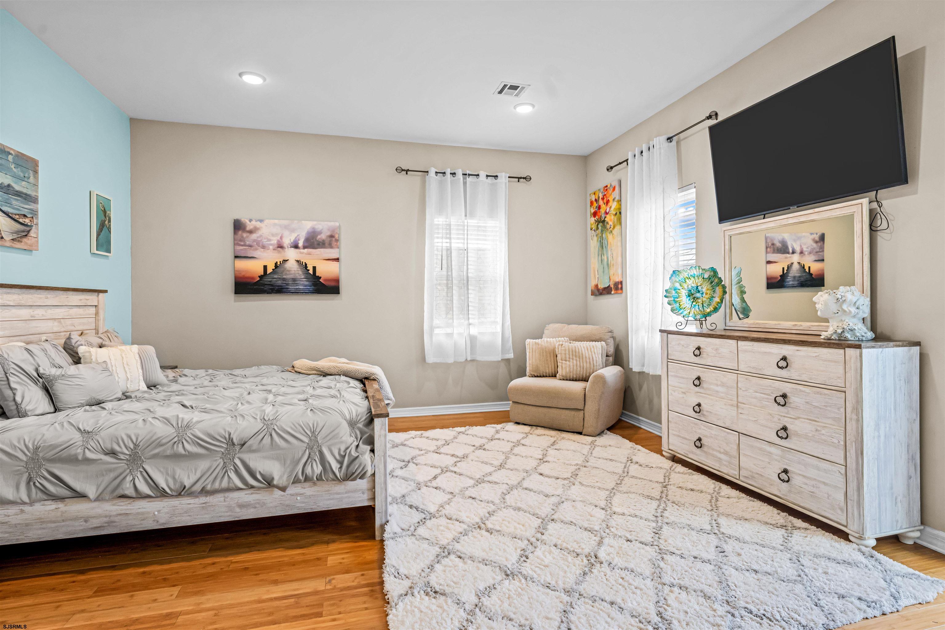 207 N Dorset Ave