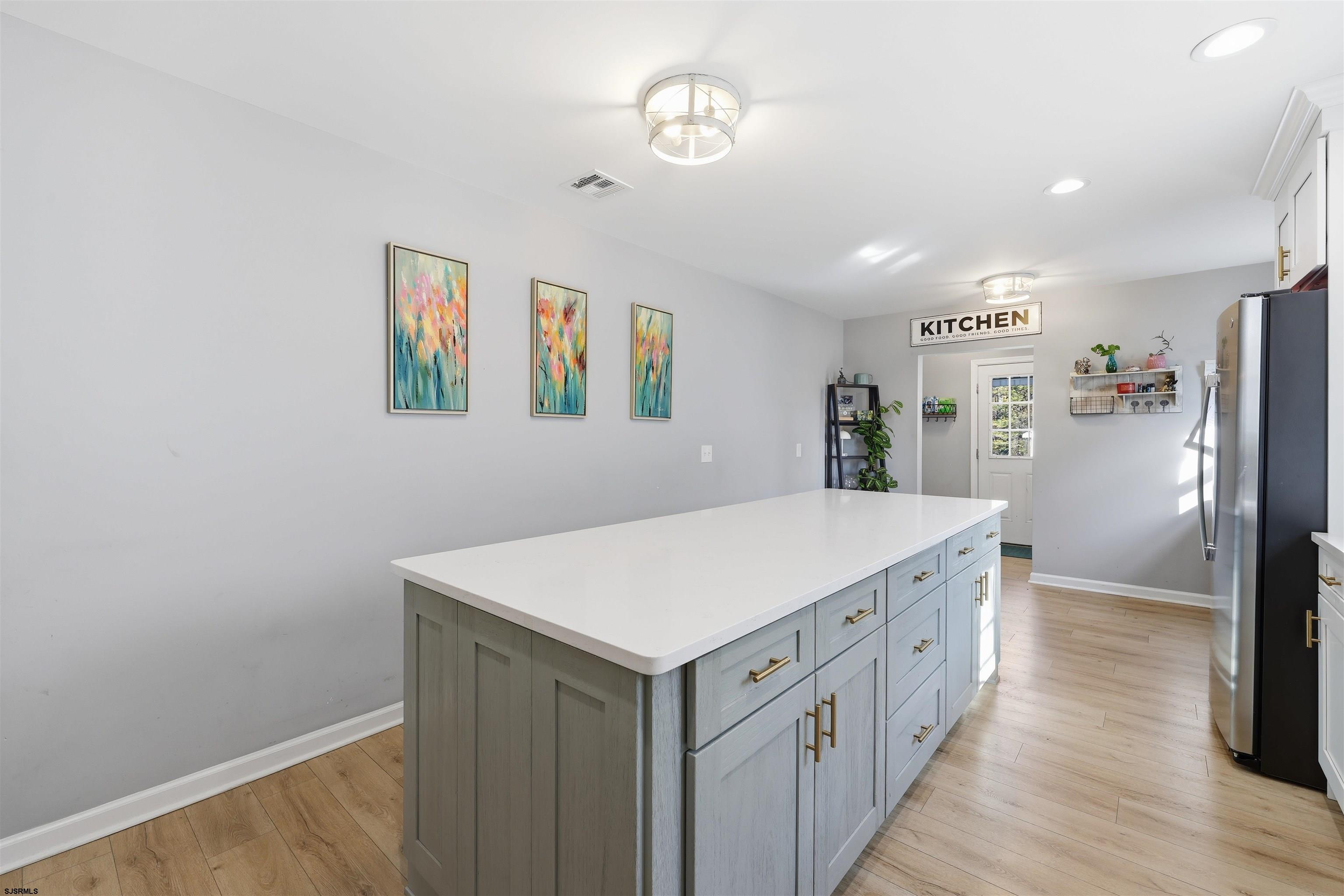 301 N 4th St Street