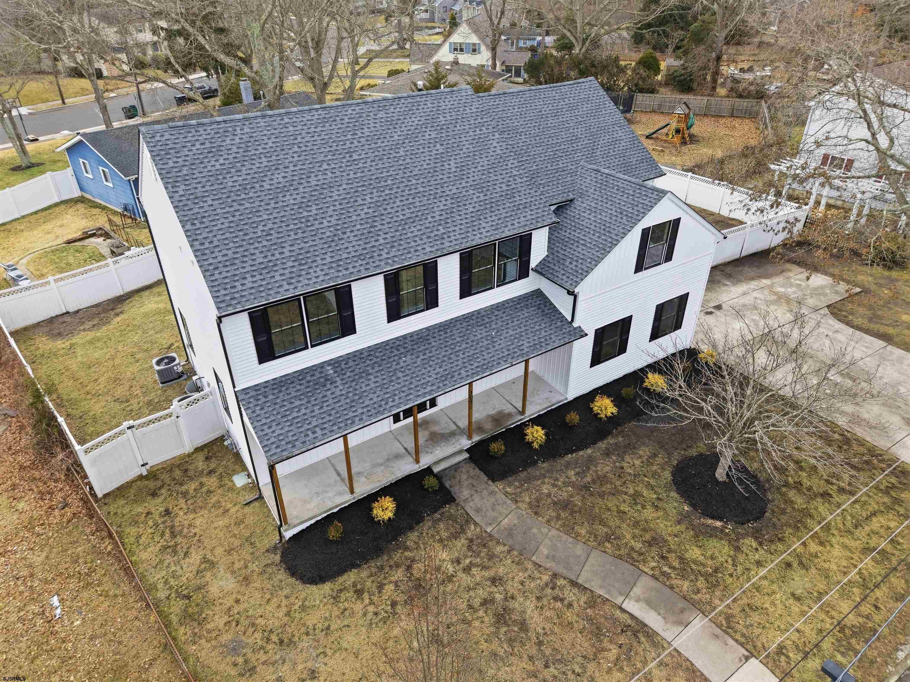 105 Hillside Ave