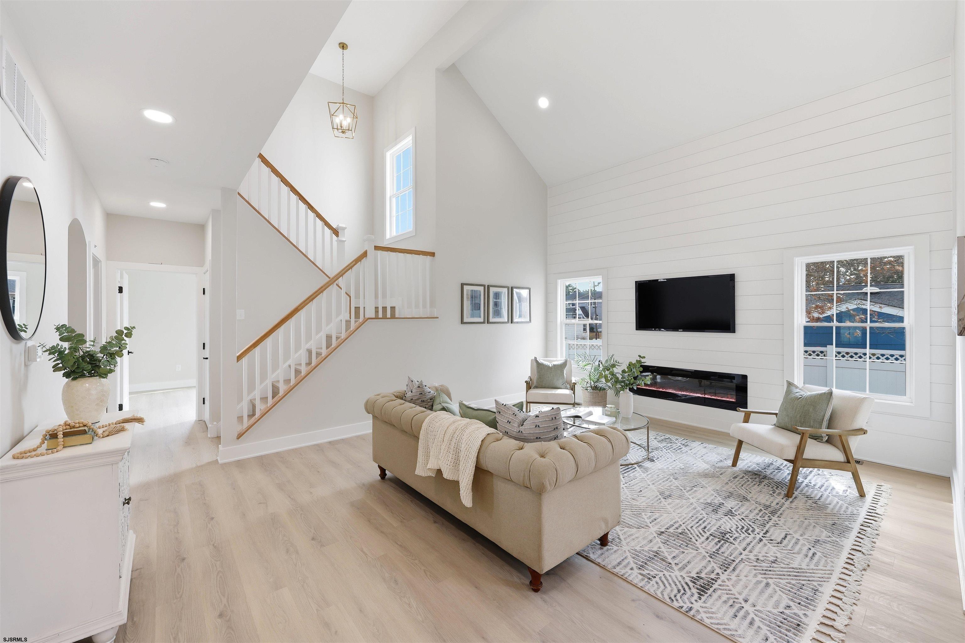 105 Hillside Ave