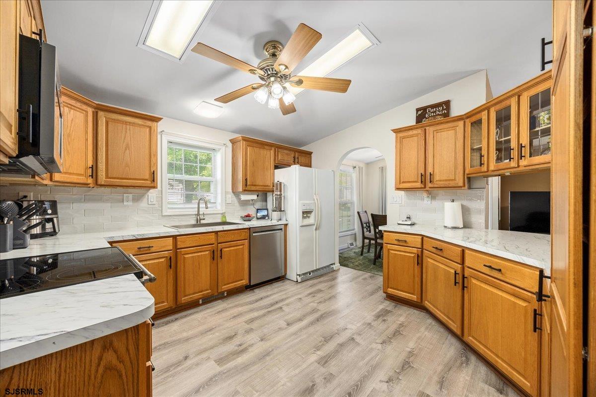 18 Knollwood Dr