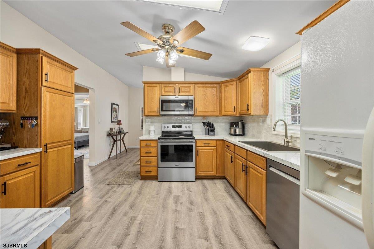 18 Knollwood Dr