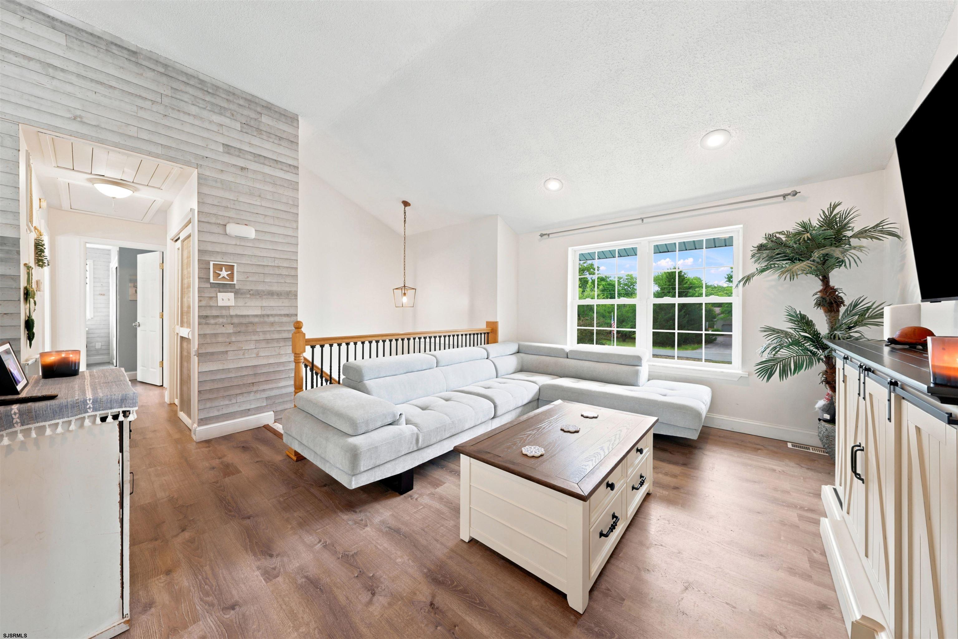 2 E Ridgewood Ave
