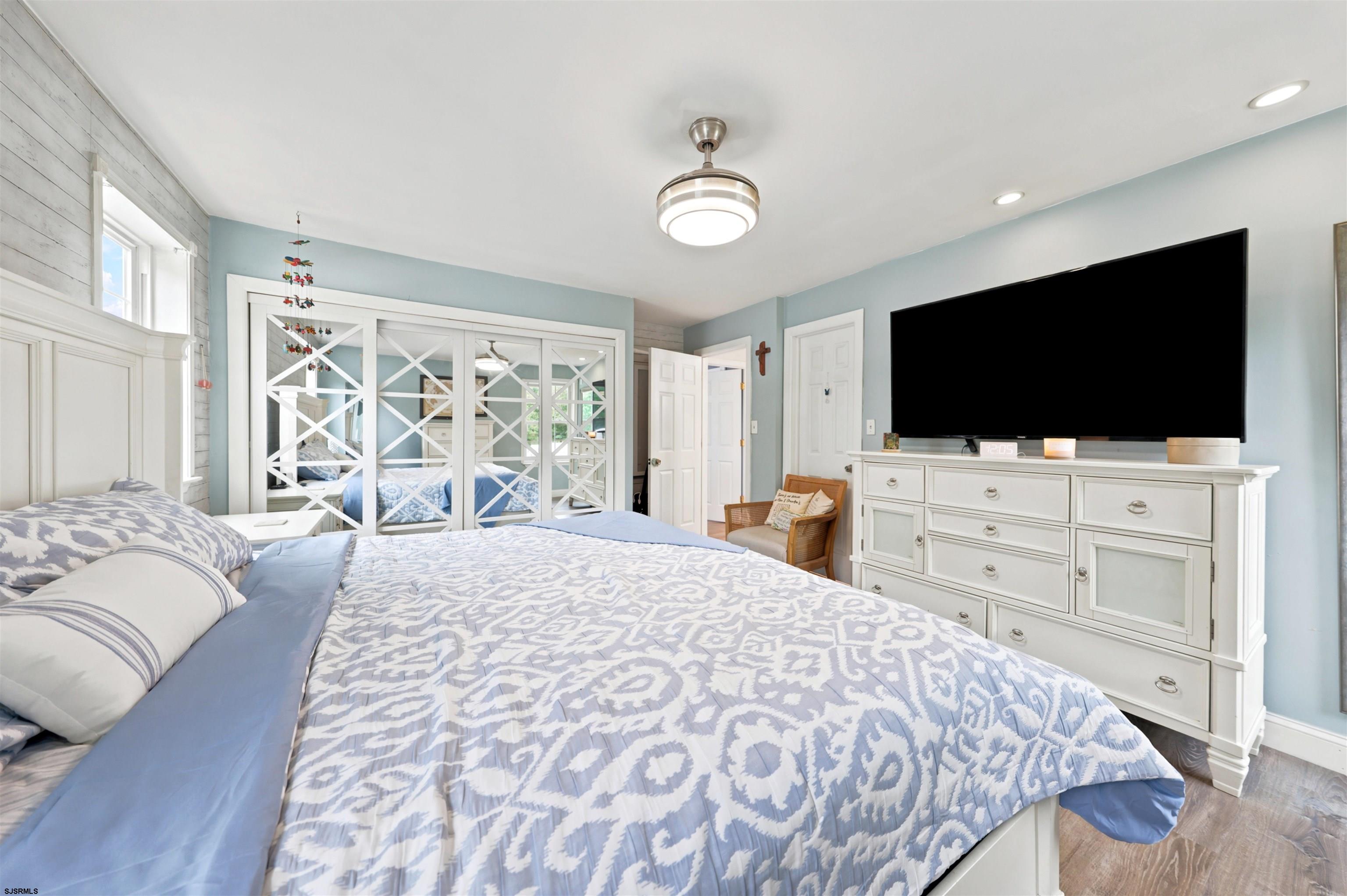 2 E Ridgewood Ave