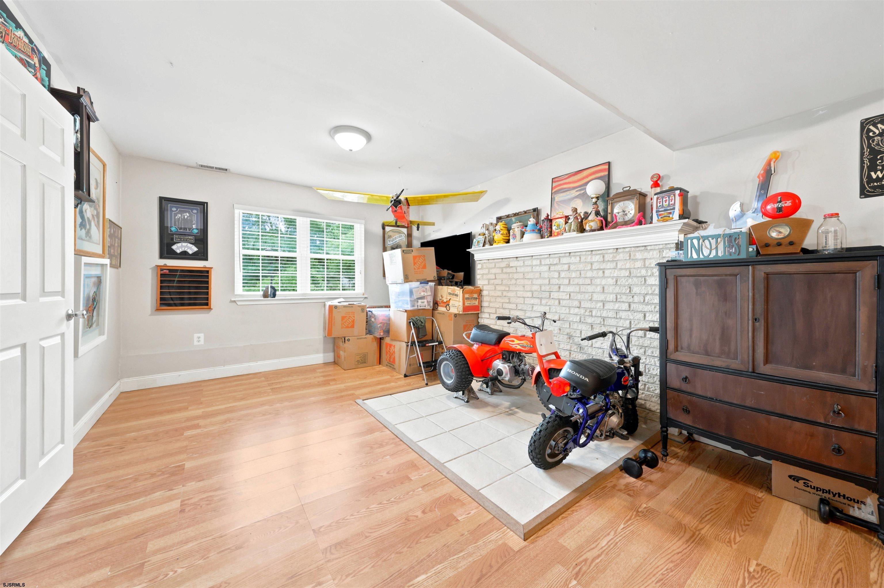 2 E Ridgewood Ave