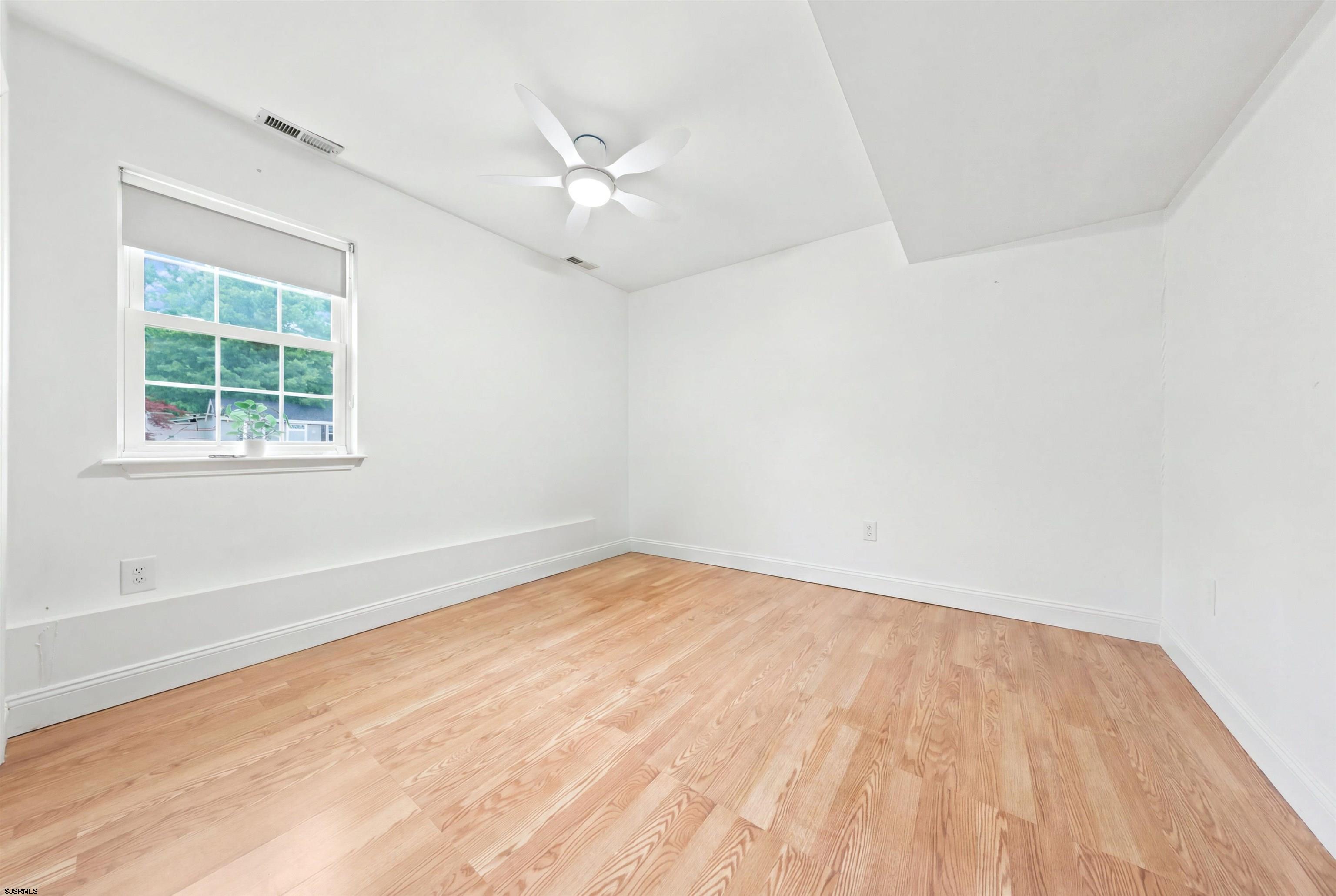2 E Ridgewood Ave