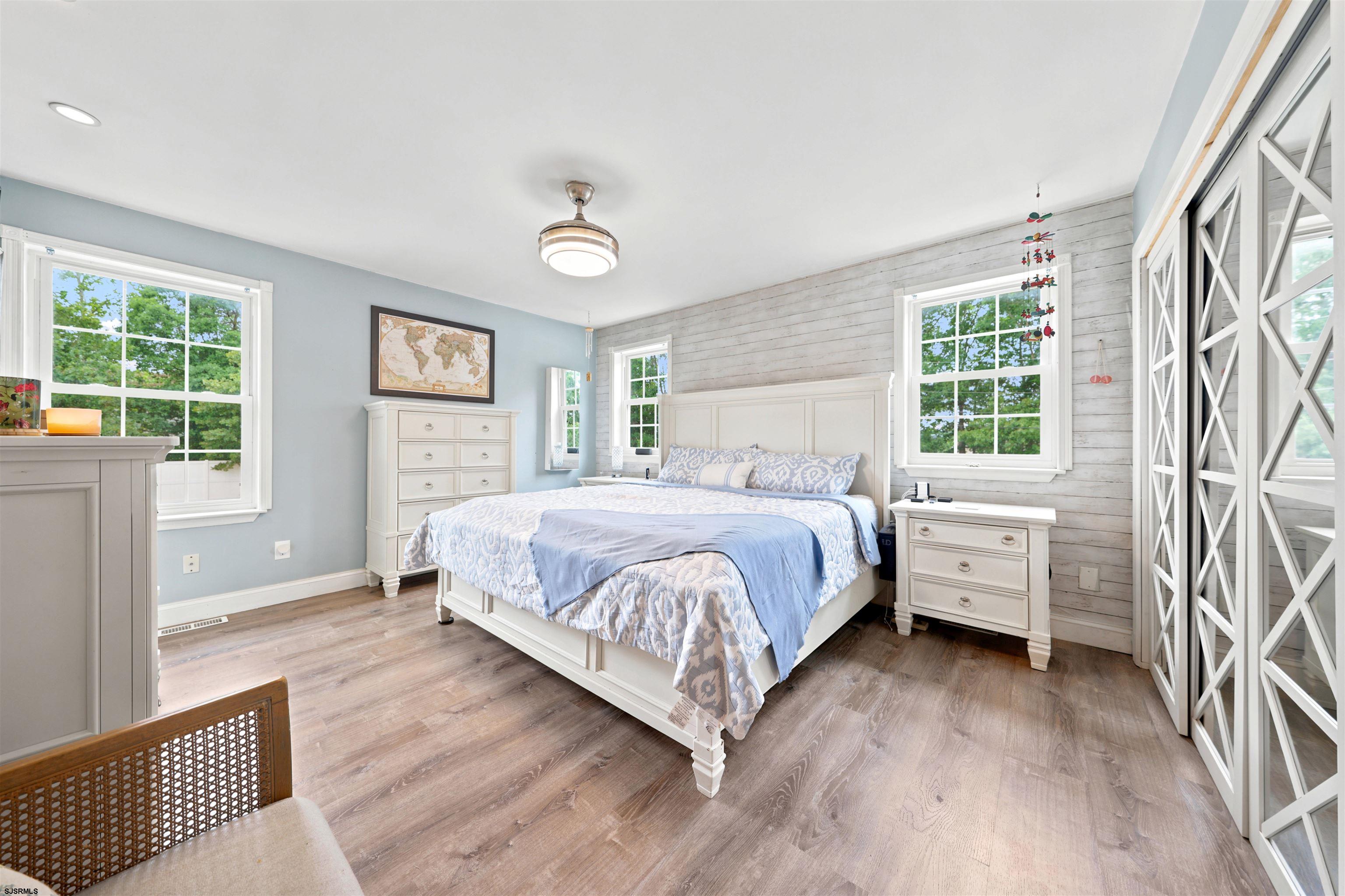 2 E Ridgewood Ave