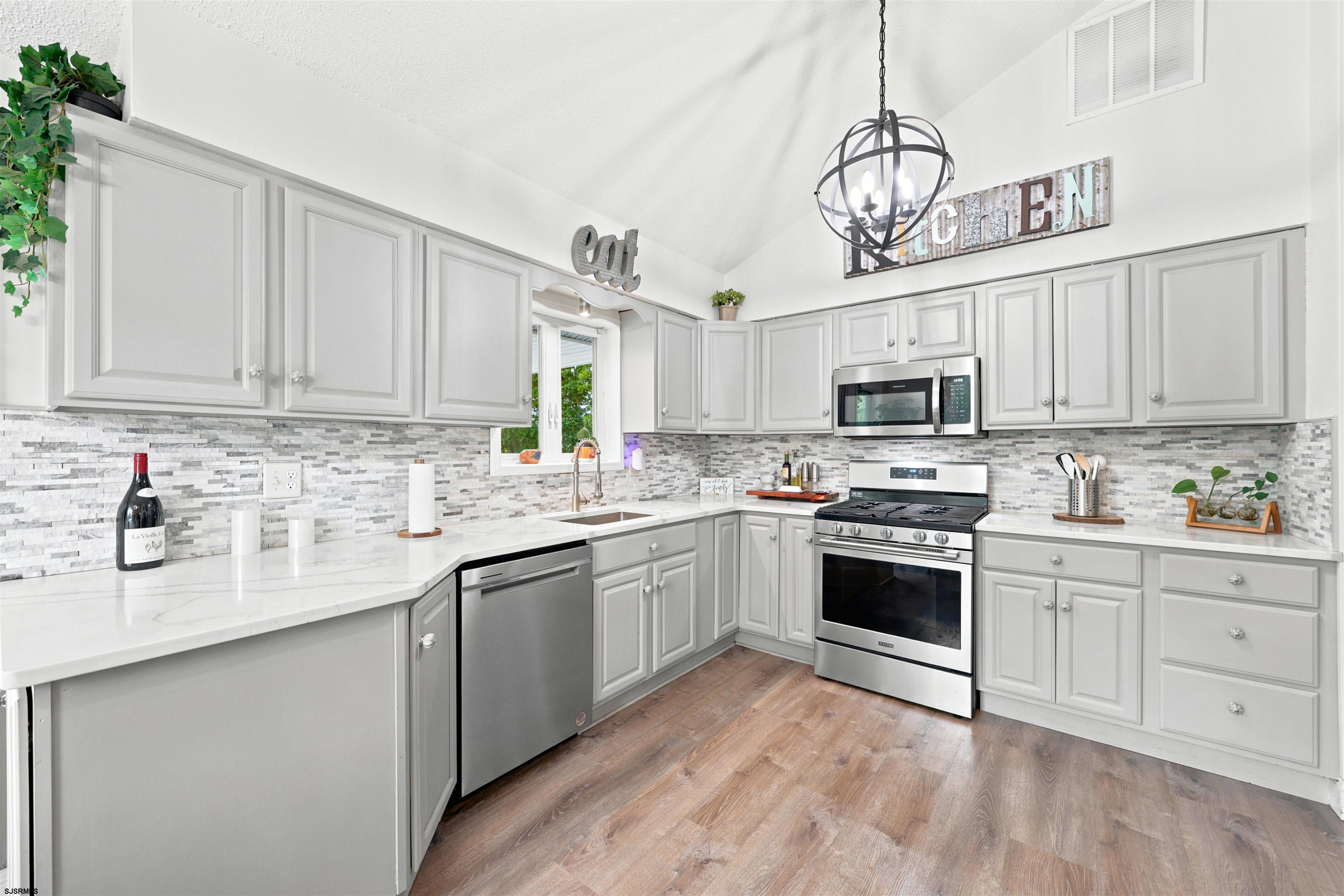2 E Ridgewood Ave