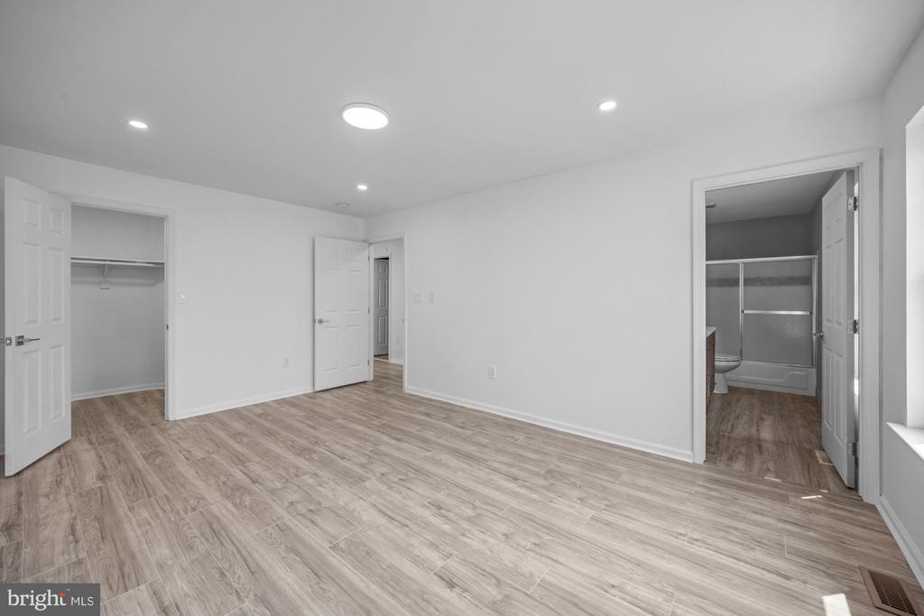 71 ANCHORAGE COURT Unit: 1005