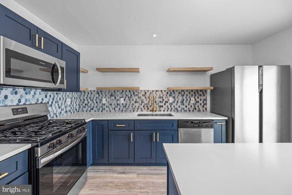 71 ANCHORAGE COURT Unit: 1005