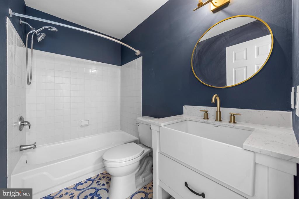 71 ANCHORAGE COURT Unit: 1005