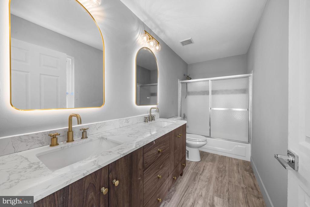 71 ANCHORAGE COURT Unit: 1005