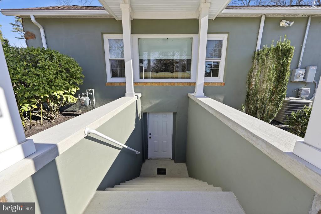 862 CENTRAL AVENUE