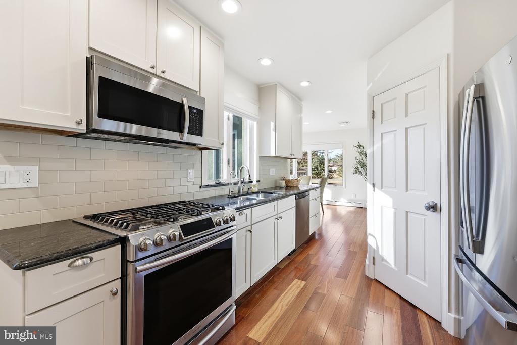 862 CENTRAL AVENUE