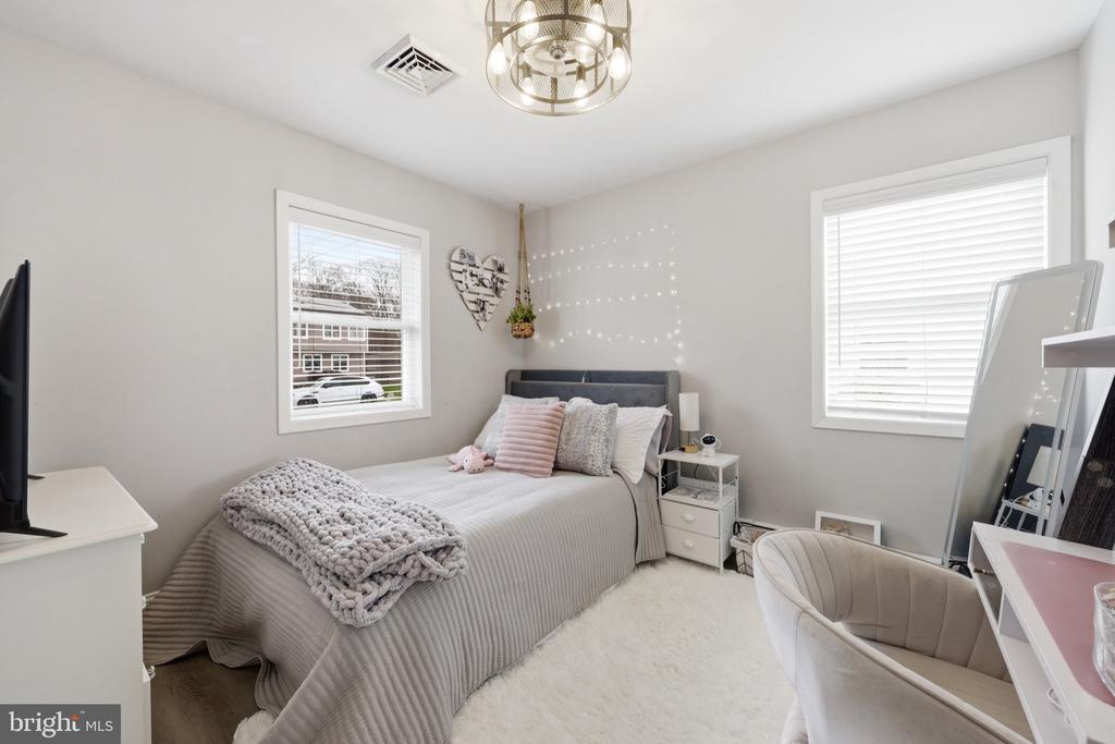 210 RIDGEWOOD DRIVE