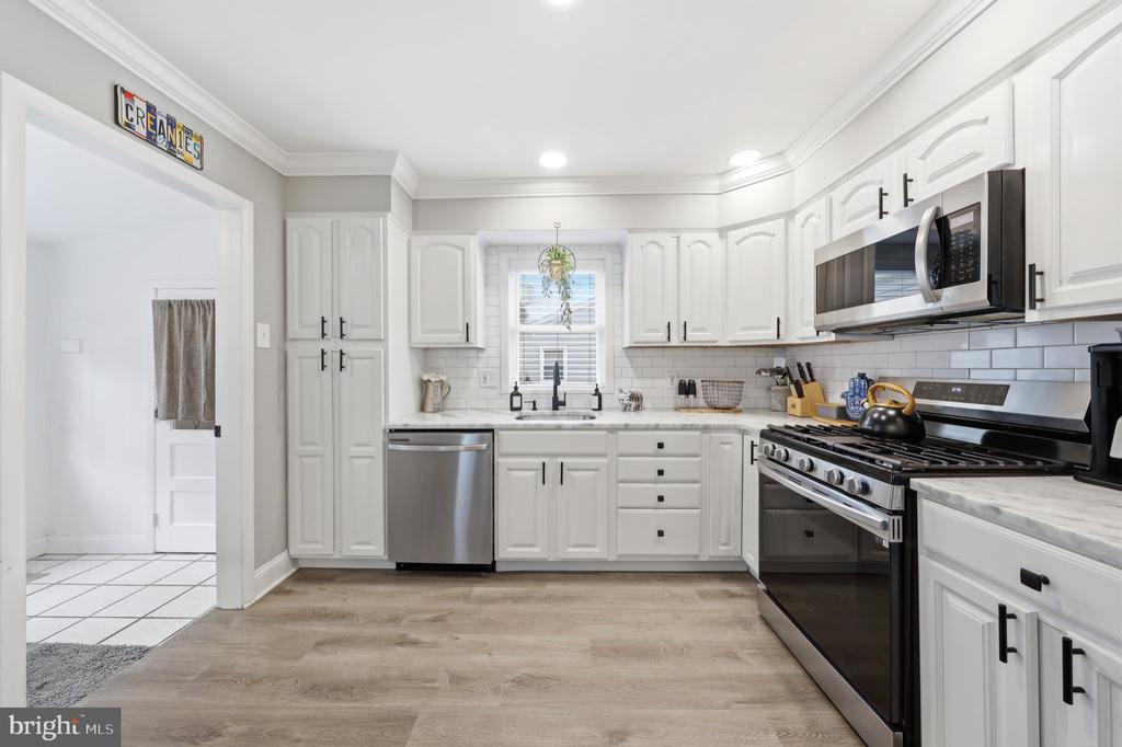 210 RIDGEWOOD DRIVE