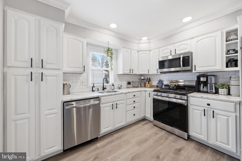 210 RIDGEWOOD DRIVE