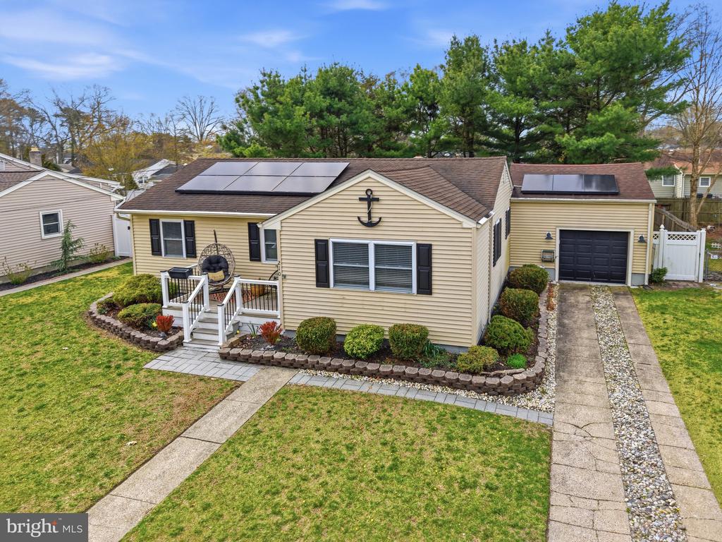 210 RIDGEWOOD DRIVE