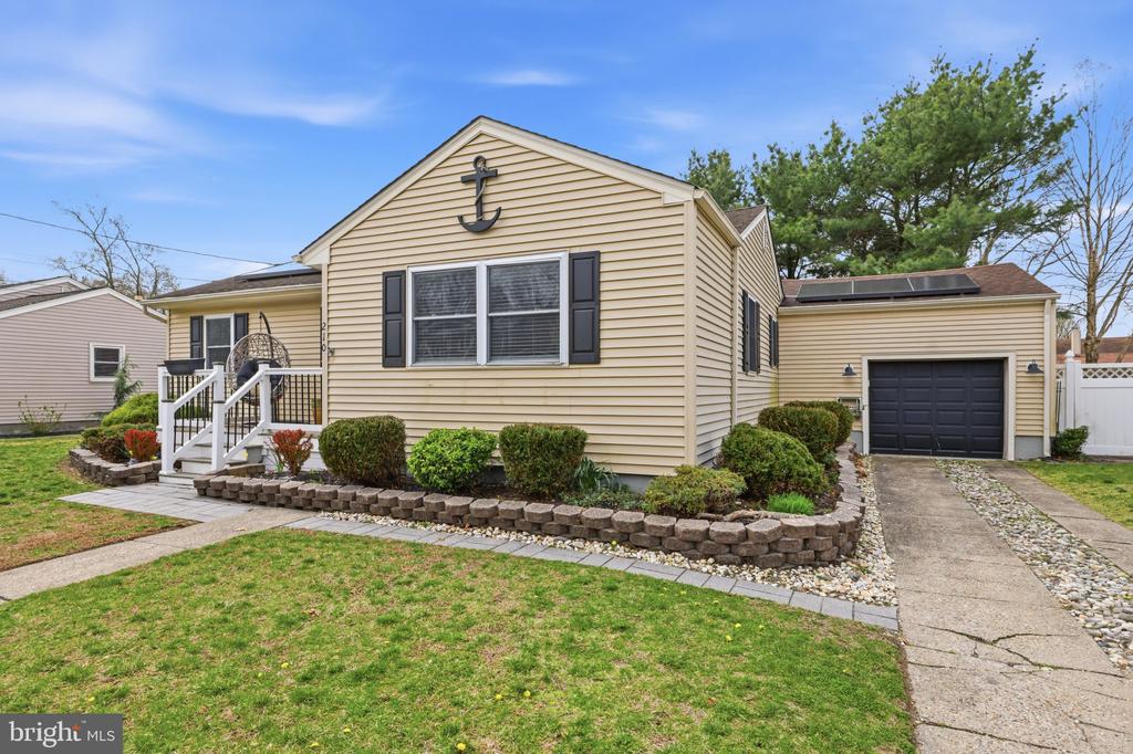 210 RIDGEWOOD DRIVE