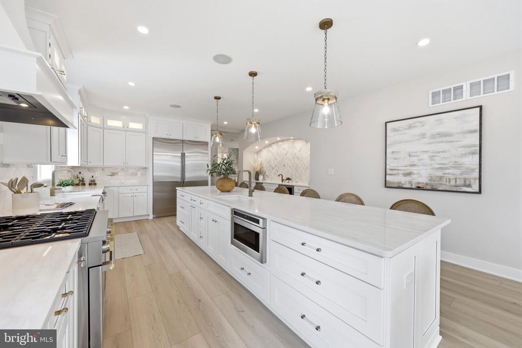 105 S STRATFORD AVENUE