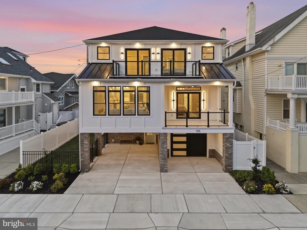 105 S STRATFORD AVENUE