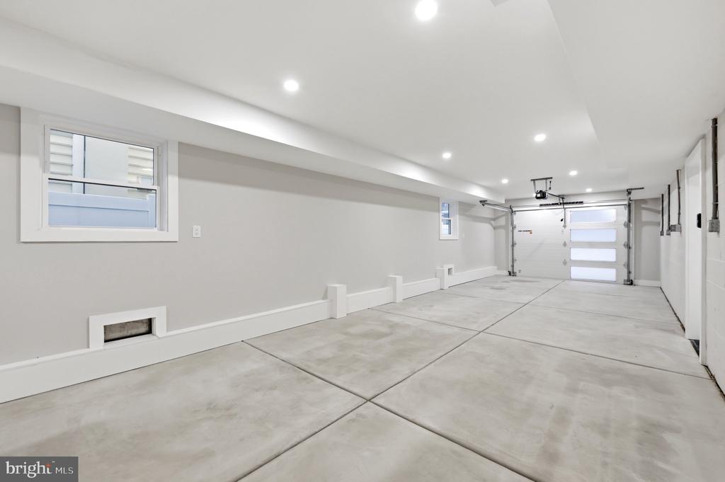 105 S STRATFORD AVENUE