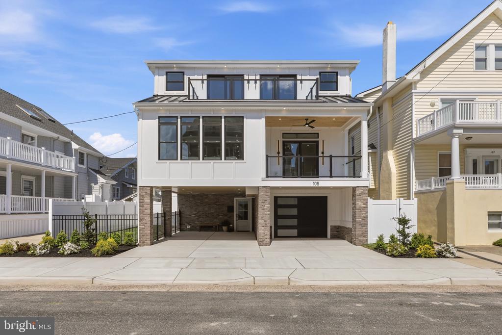 105 S STRATFORD AVENUE
